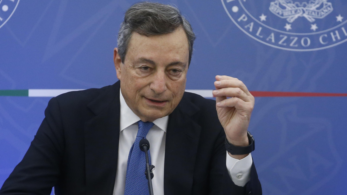 Non c'è intesa sul contributo di solidarietà per il caro bollette: la proposta di Draghi spacca la maggioranza