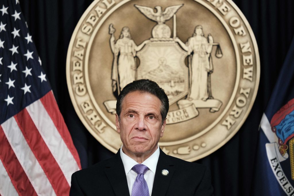 L'ex governatore di New York Andre Cuomo accusato di molestie da 11 donne: avviata un'inchiesta