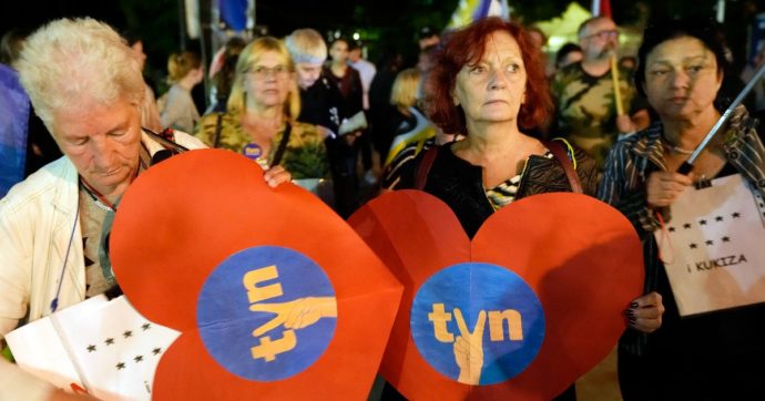 La Commissione Ue: "La legge sui media mette a rischio la libertà di stampa in Polonia"