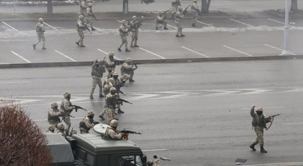 L'esercito russo interviene in Kazakistan e le proteste si 