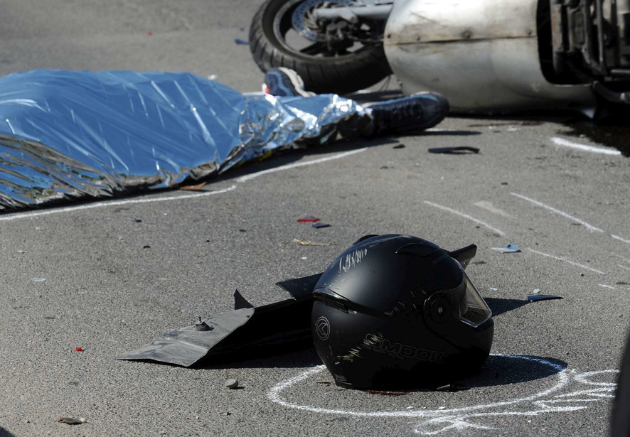 Paradosso delle regole del Covid: condannata perché ha soccorso un motociclista in difficoltà, ma era in quarantena