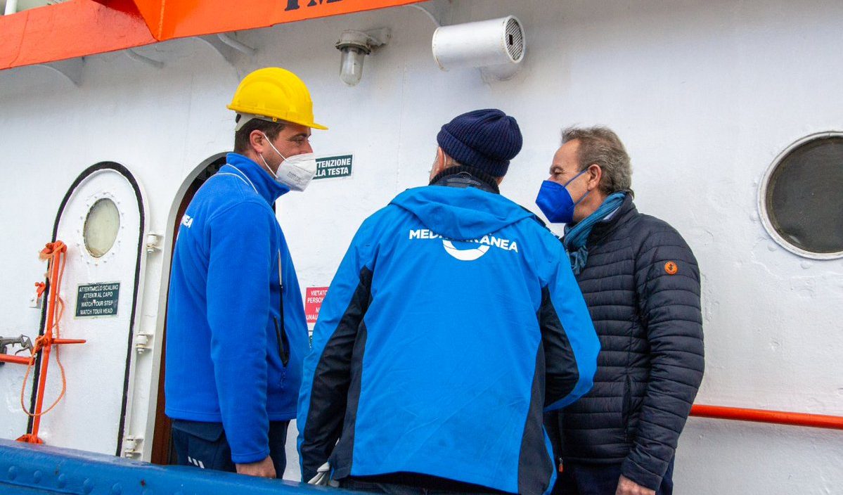 Il sindaco di Trapani sale a bordo di 'Mare Jonio' per ringraziare: "Buon vento e buona salute"