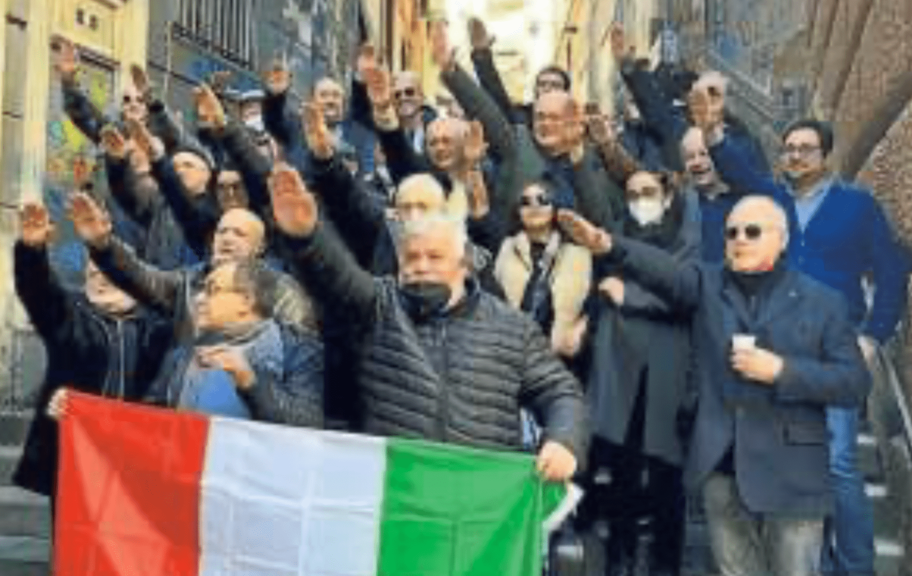 Meloni ha tempo per attaccare Speranza ma tace sugli esponenti di Fratelli d'Italia che fanno il saluto fascista