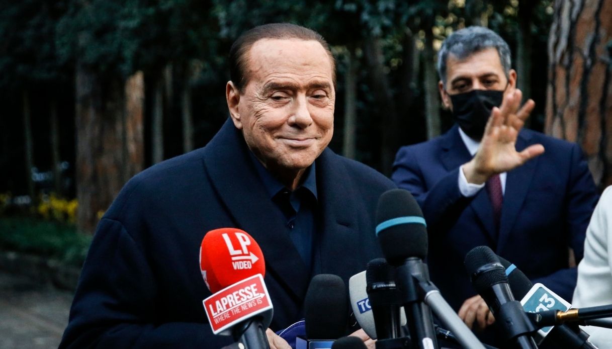 Berlusconi, sfumato il sogno di diventare Capo dello Stato torna in ospedale per un'infezione