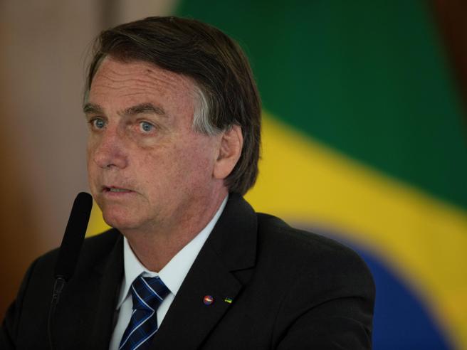 bolsonaro Bolsonaro ancora indagato: è accusato di aver ritardato la vaccinazione dei bambini contro il Covid