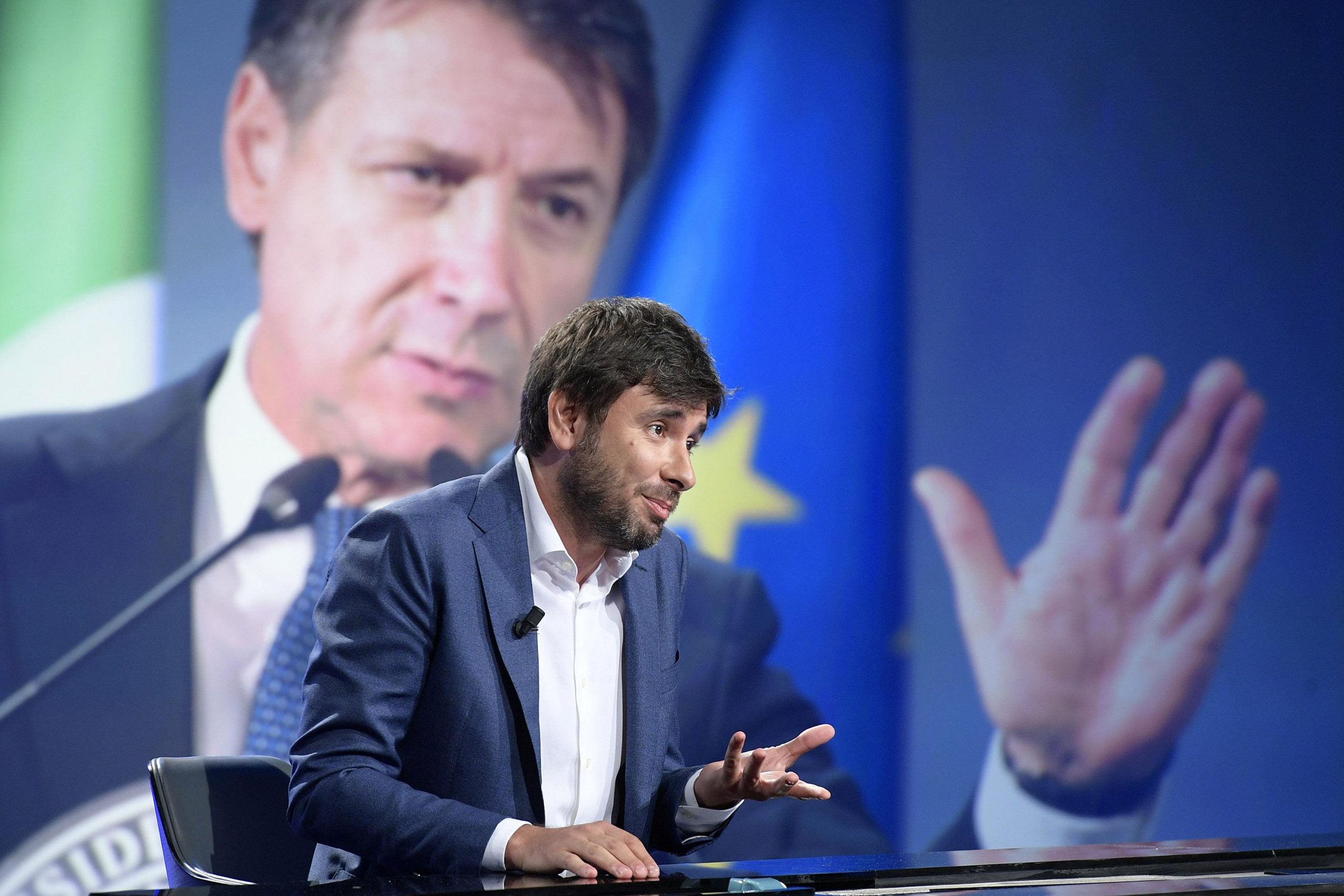 Di Battista ci dà lezioni di diritto: "La rielezione di Mattarella pericolosa per la democrazia"