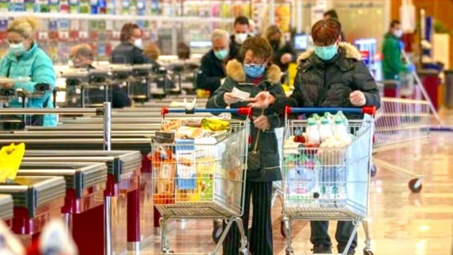 Variante omicron, Coldiretti: "Crollano i consumi in bar e ristoranti, aumentano gli acquisti nei supermercati"
