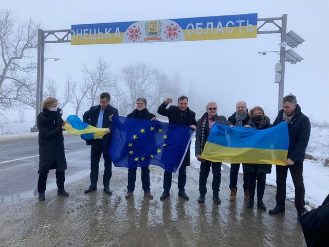Una delegazione di europarlamentari in Ucraina: "In gioco la sicurezza di tutta Europa"