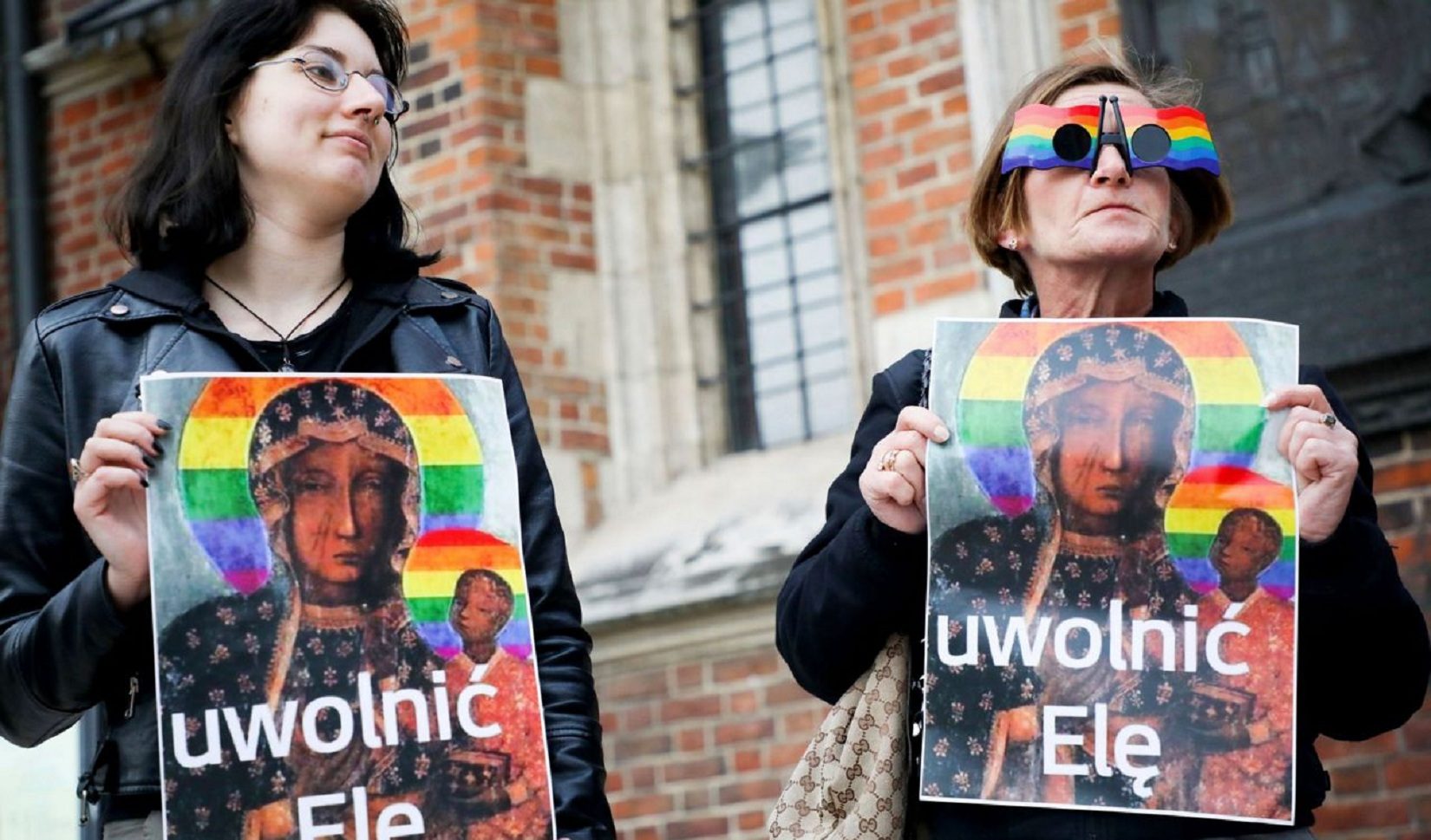 Assolte tre attiviste in Polonia: finite alla sbarra per un poster che raffigurava la Madonna con l'aureola arcobaleno