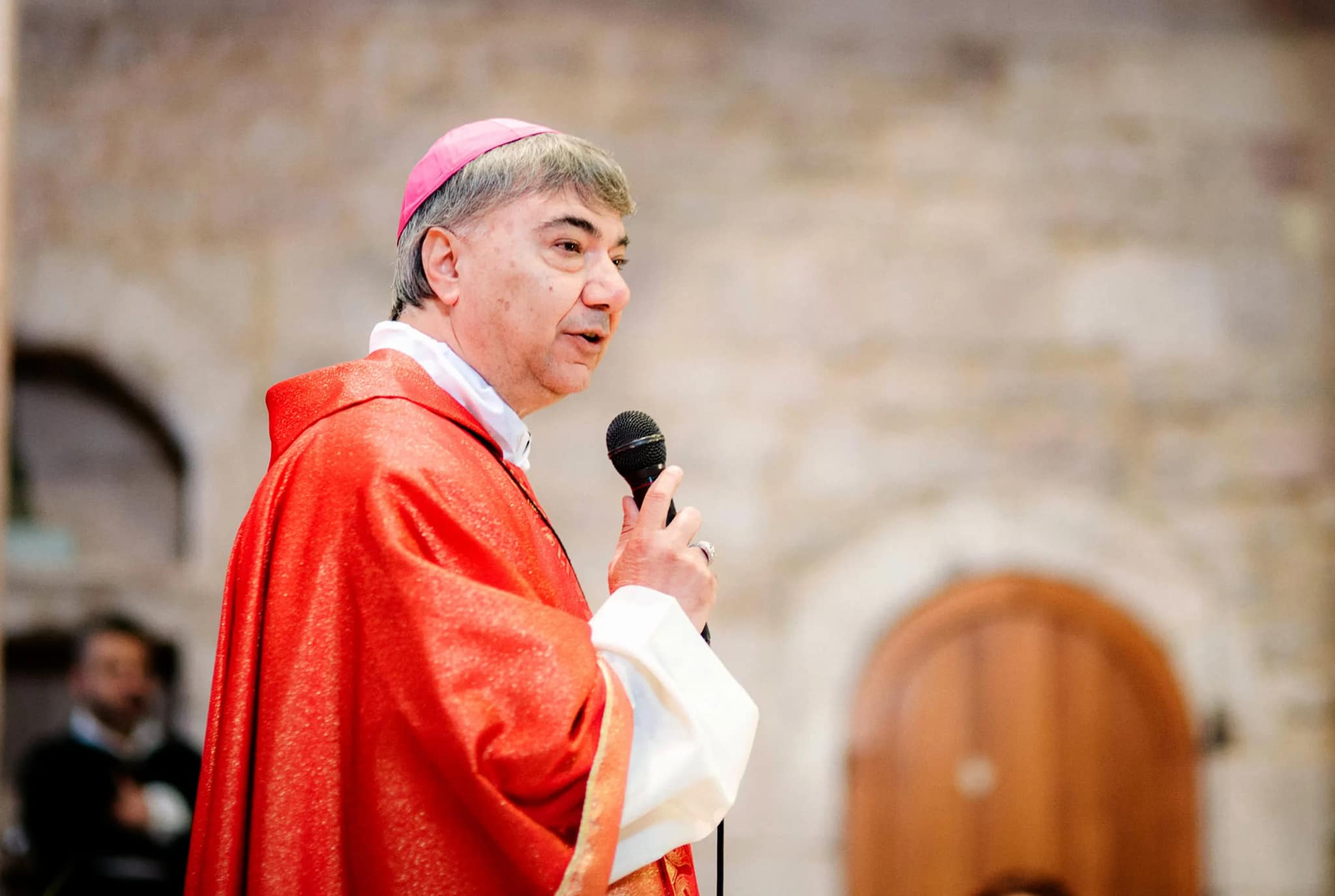 La lettera dell'arcivescovo di Napoli ai preti antimafia: "Voi non scendete a compromessi, come fanno tanti altri"