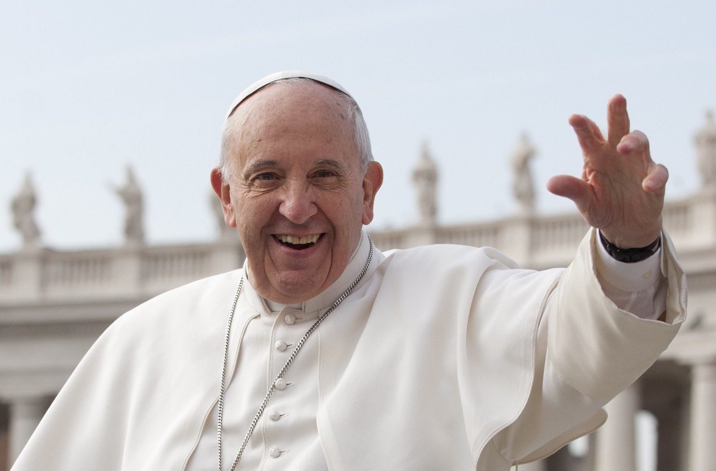 Papa Francesco se la prende con le giovani coppie: 