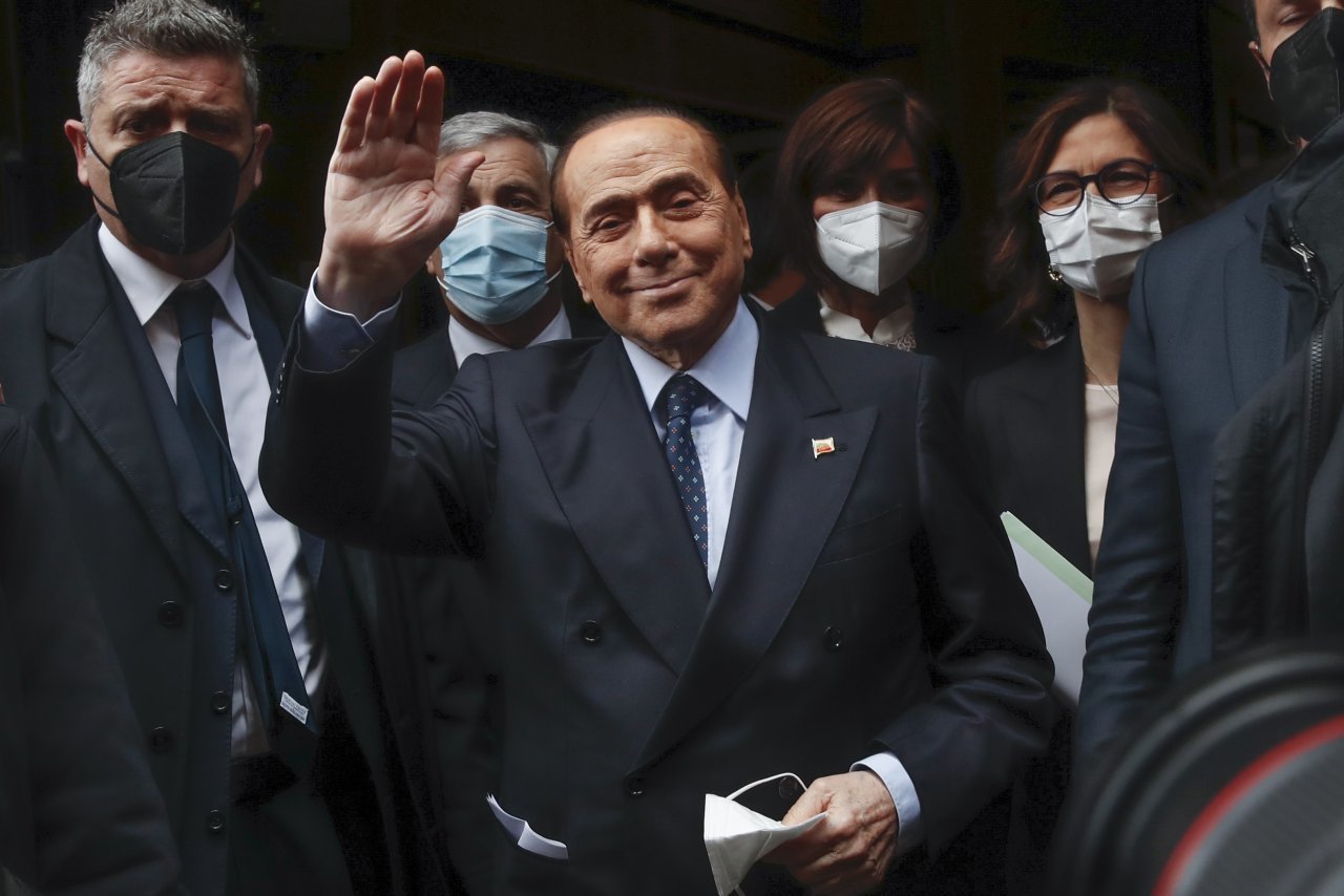 La voglia di Quirinale fa bene alla salute: Berlusconi era malato per i processi ma ora è sano come un pesce