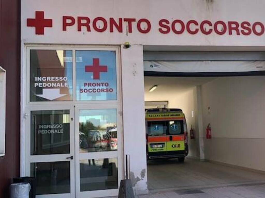 Morti quattro pazienti positivi all'ospedale di Oristano: da tre giorni aspettavano di essere ricoverati in intensiva