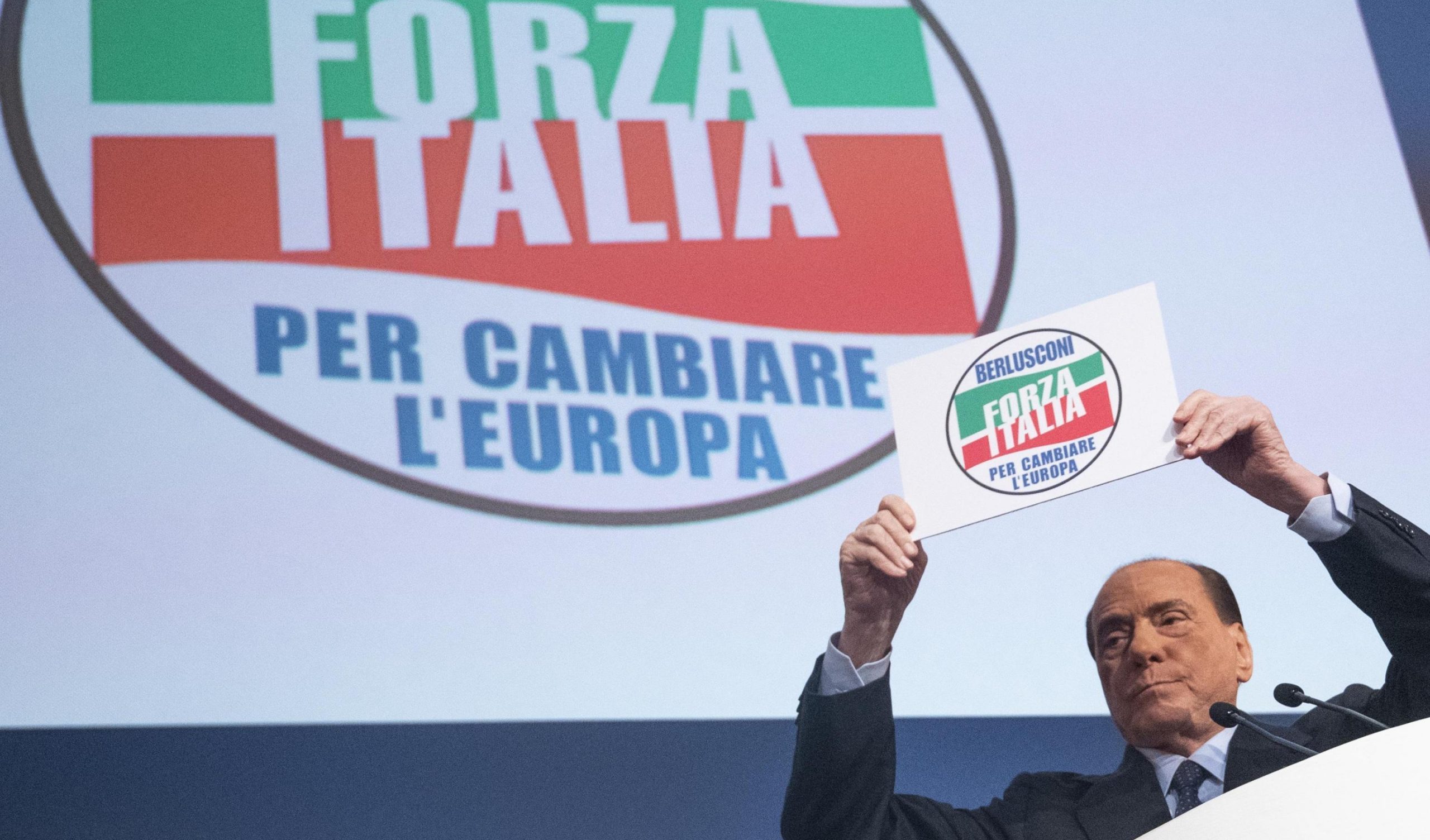 Forza Italia esige i contributi agli iscritti: "I morosi non saranno ricandidati"