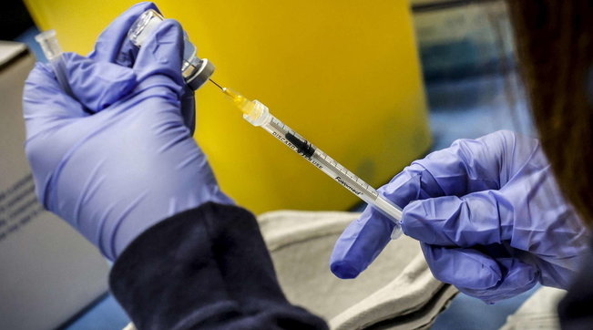 Covid, finti vaccini per ottenere Green pass: arrestato medico di Ascoli Piceno