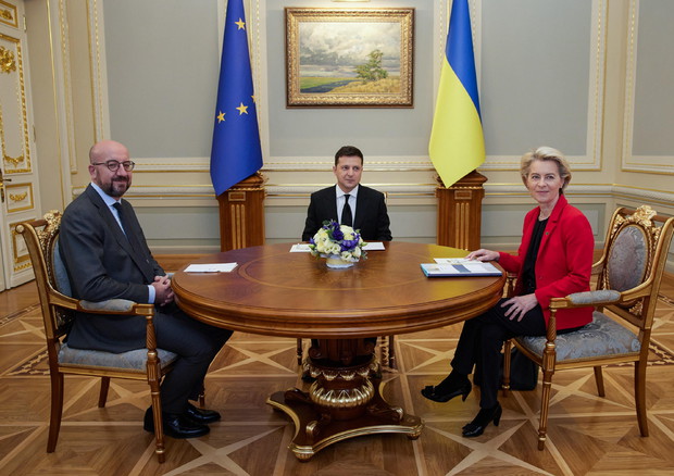 Adesione dell'Ucraina alla Ue, Zelensky: "Siamo europei, fate presto"