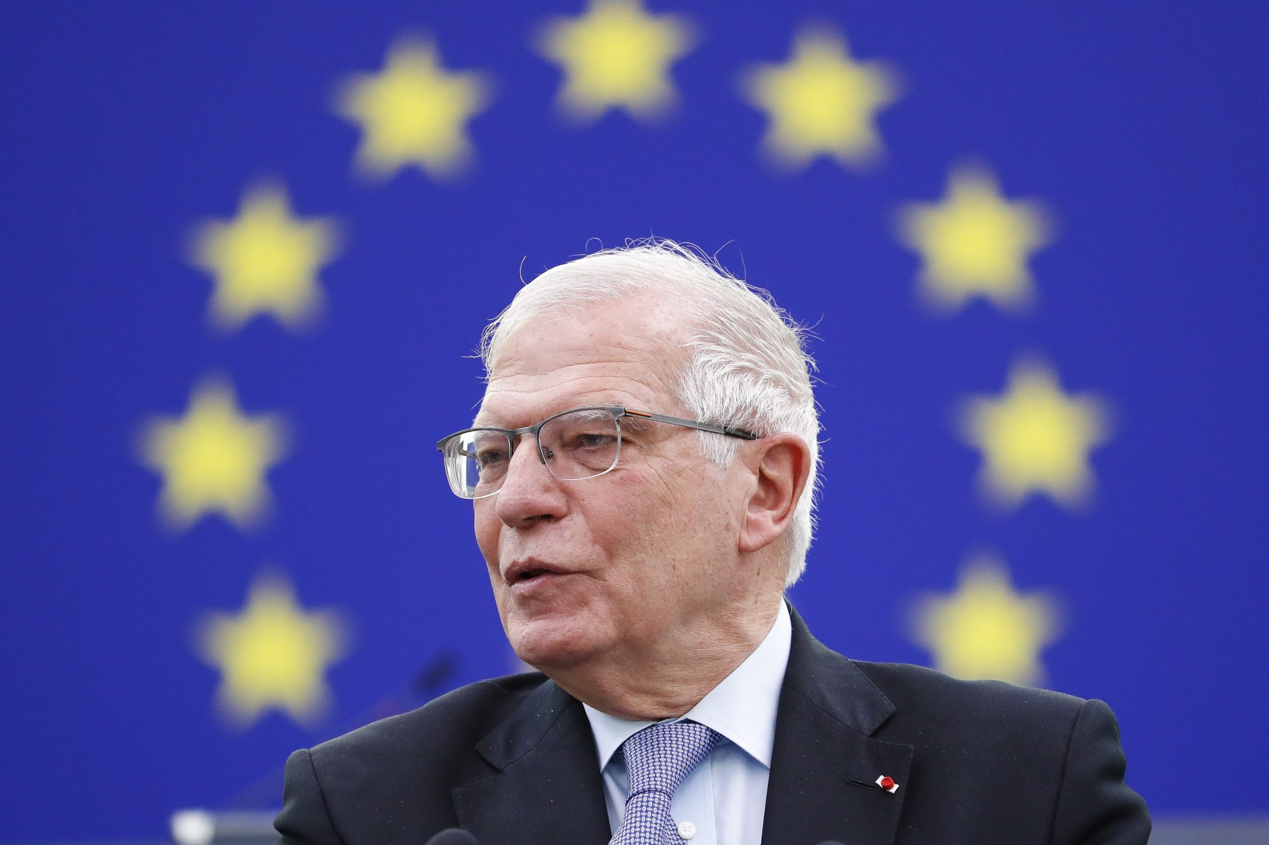 Borrell avverte: "Saranno giorni terribili di violenza nel Donbass"