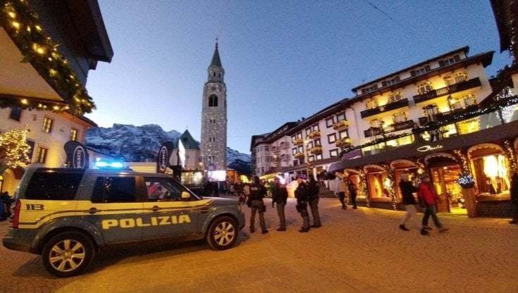 Rissa di Capodanno a Cortina: il figlio 18enne di Antoniozzi (FdI) denunciato dalle vittime prese a cinghiate
