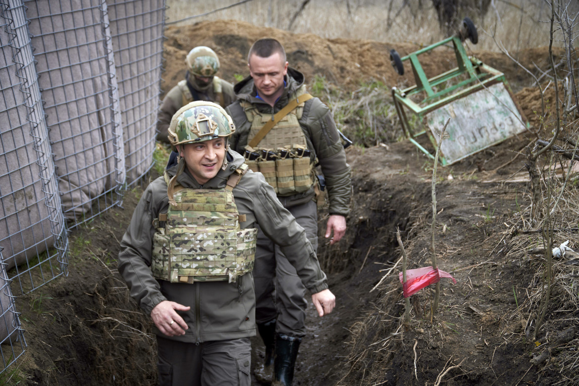 Ucraina, la Cia avverte Zelensky: il 16 attacco russo e gli Usa chiudono l'ambasciata a Kiev
