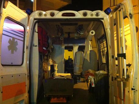 Violenta una ragazza incosciente in un'ambulanza: arrestato un paramedico