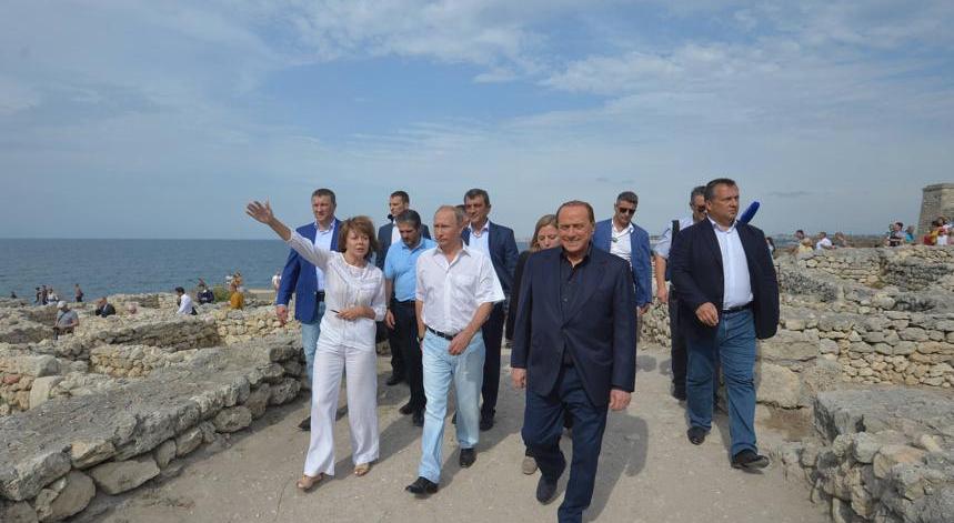 Berlusconi e Putin:  la visita di Silvio con lo Zar in Crimea occupata illegalmente dai russi