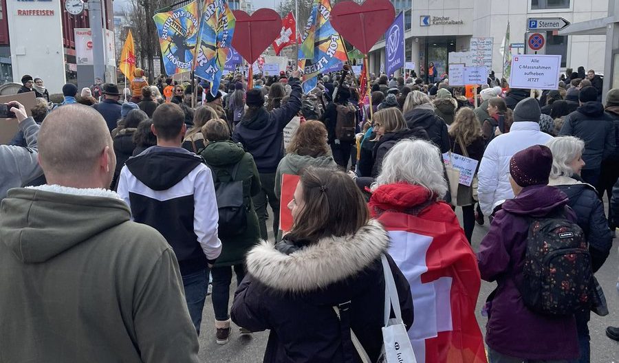 A Zurigo in piazza per protestare contro le ultime misure anti-Covid
