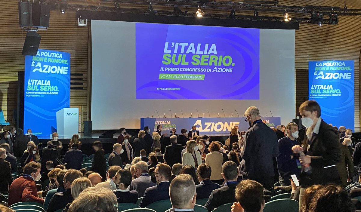 Calenda apre alla Lega (di Giorgetti) e chiude a M5s: "Hanno inquinato la politica"