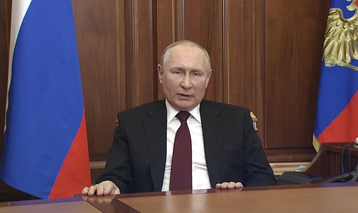 Putin riconosce le repubbliche del Donbass e le invade con la scusa di "assicurare la pace"