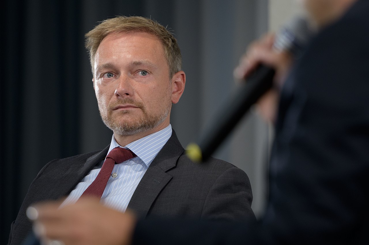 Lindner il falco, ci redarguisce: "L'Italia spenda meglio e riduca il debito" Lindner il falco, ci redarguisce: "L'Italia spenda meglio e riduca il debito"