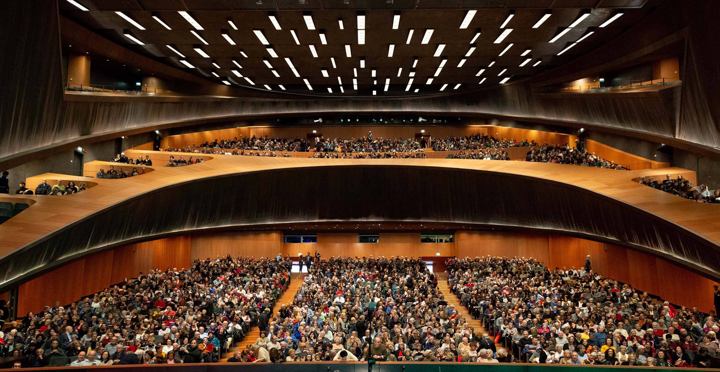 Il teatro italiano si sta riprendendo dopo la pandemia: ma preoccupa il calo di spettatori