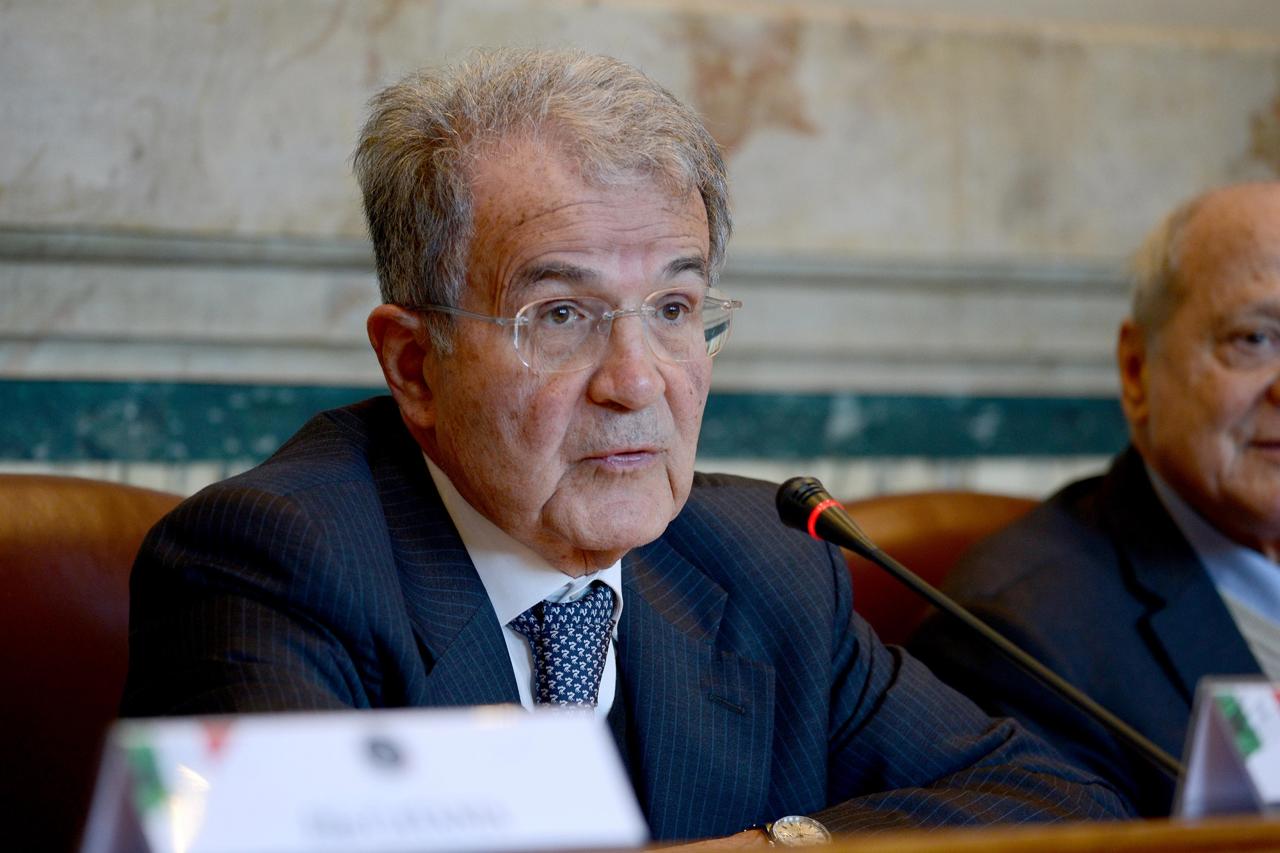 Prodi: "La destra si diceva unita per il Quirinale ma ora si picchiano come i pupi siciliani"