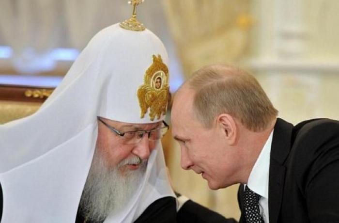 Il patriarca di Mosca Kirill mette ancora l'elmetto e benedice la guerra criminale di Putin