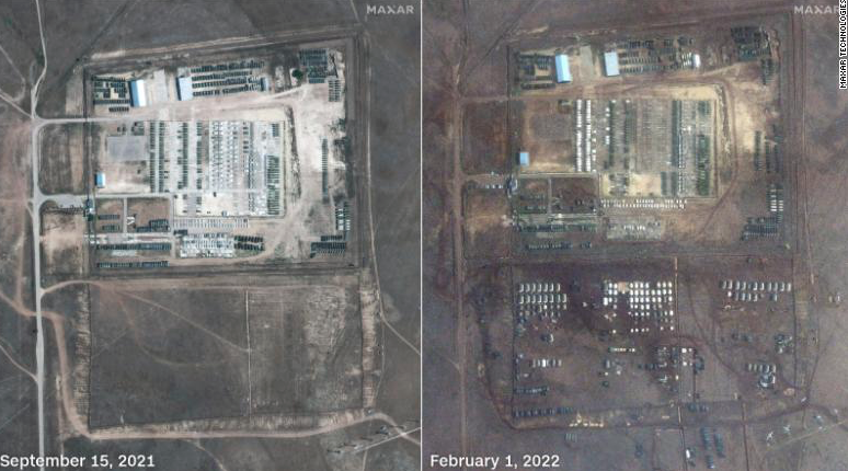 La Russia sta aumentando le truppe al confine con l'Ucraina: le immagini satellitari