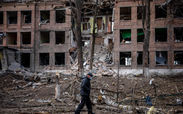 Ucraina, la Russia bombarda Kharkiv, il Governatore: "È un genocidio"