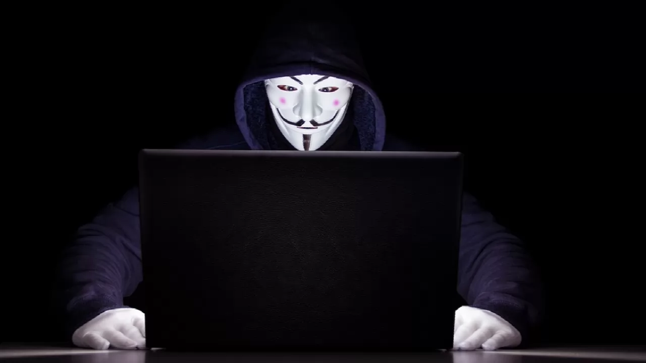 Anonymous dichiara "cyber guerra" alla Russia: rivendicato l'attacco informatico all'emittente RT Anonymous dichiara "cyber guerra" alla Russia: rivendicato l'attacco informatico all'emittente RT