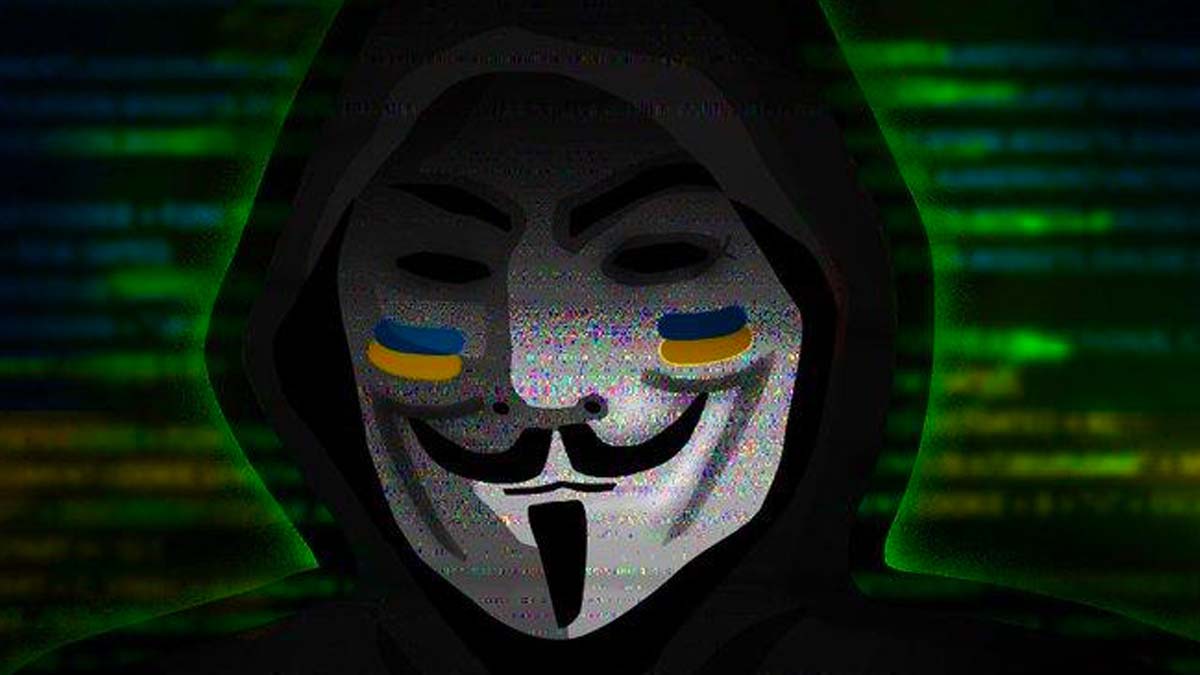 Russia, Anonymous annuncia hackeraggio a 300 siti internet: colpita anche Gazprom