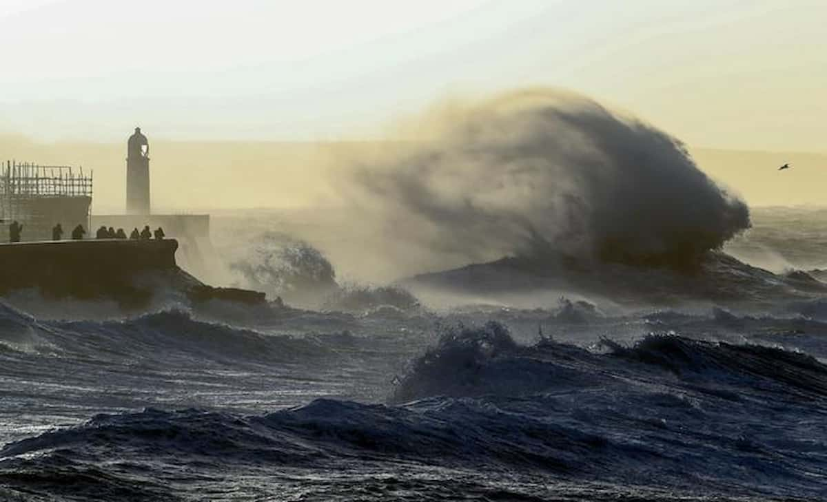 Doveva arrivare la primavera invece ecco la tempesta Eunice in azione anche sull'Italia: vento, pioggia e neve