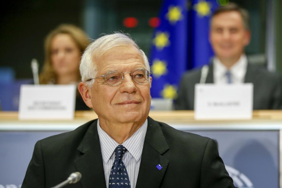 Ucraina, il tweet di Borrell sulle sanzioni alla Russia scatena Salvini e Meloni: "Un pagliaccio"