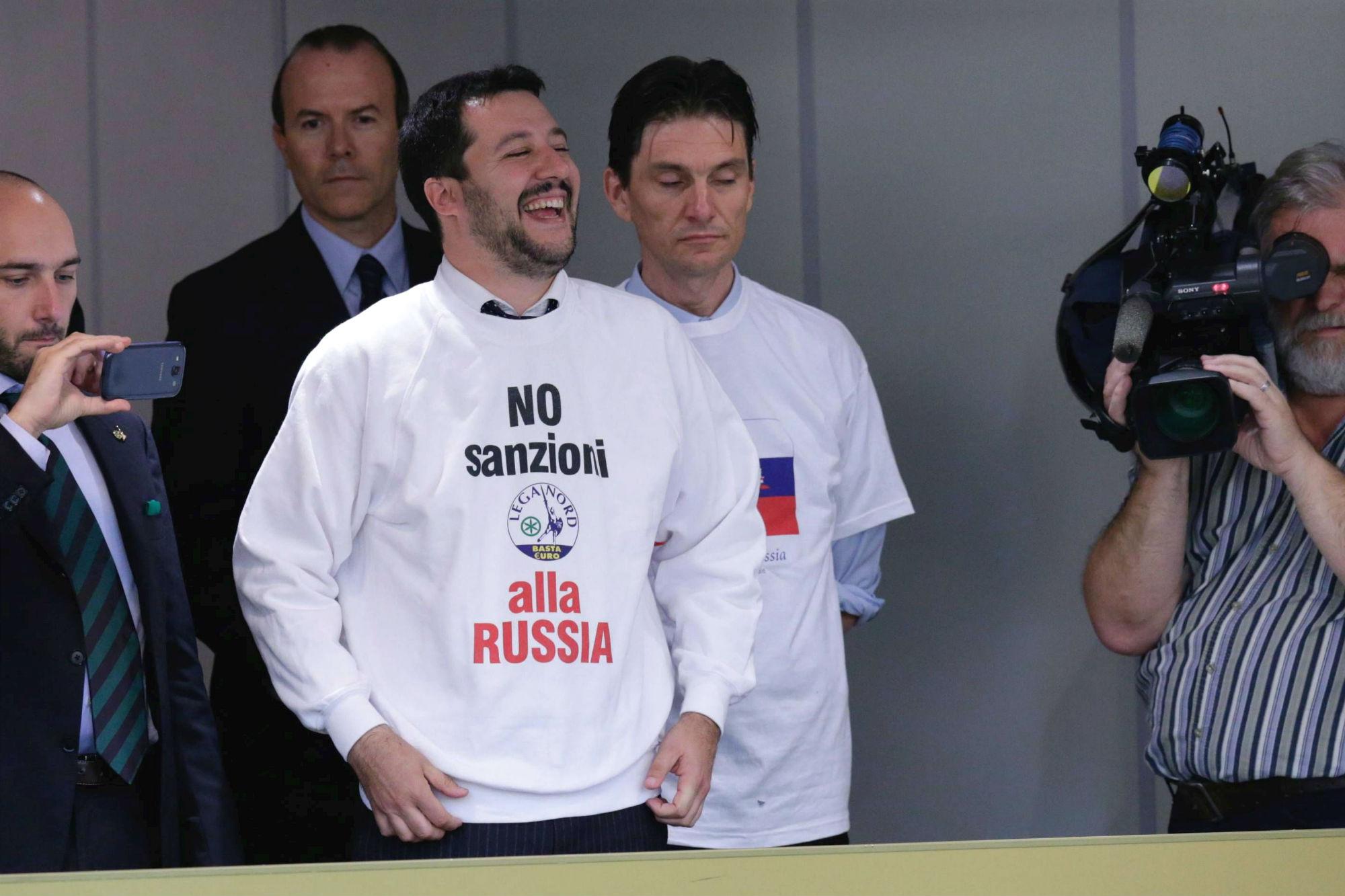 Europa Verde: "Indecente che Salvini non voglia espellere la Russia da Swift per difendere il suo amico Putin"