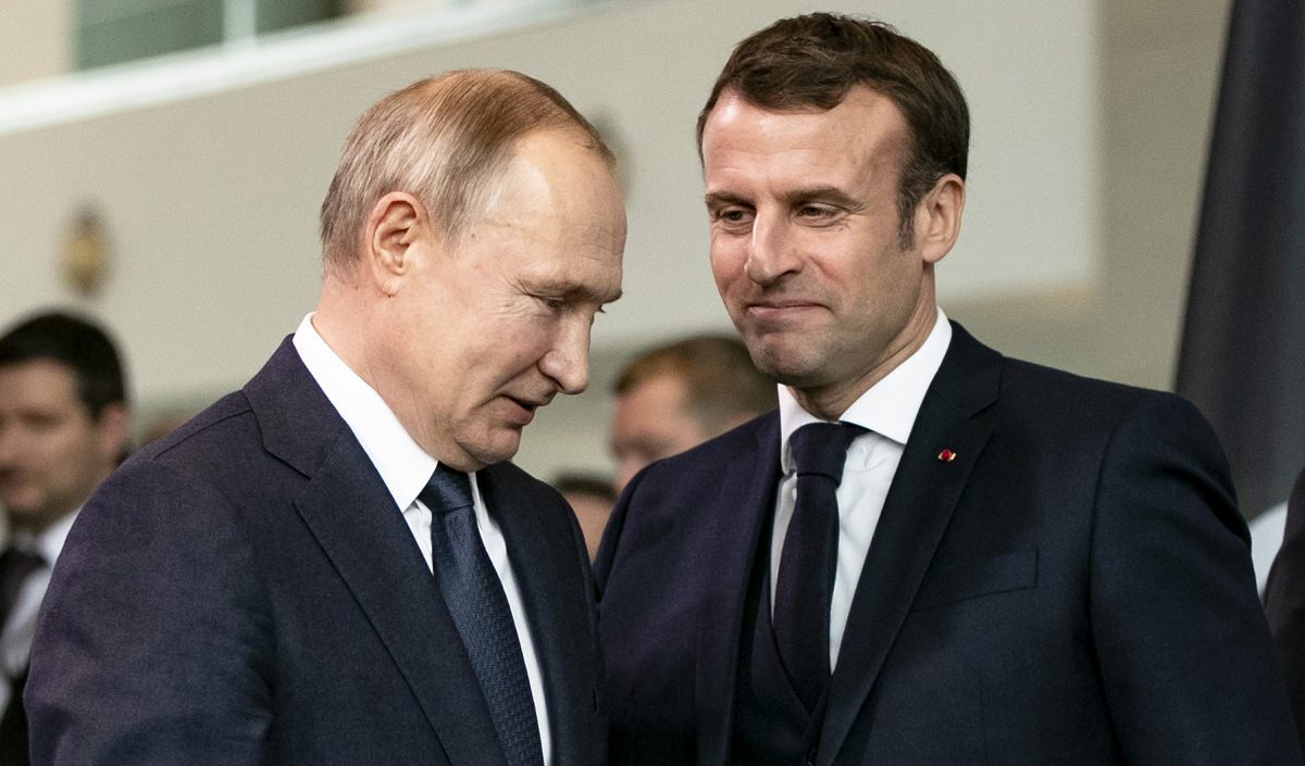 Putin a Macron chiede di fatto la 'capitolazione' di Kiev: "Prima esaudisca le richieste e solo poi dialogo"
