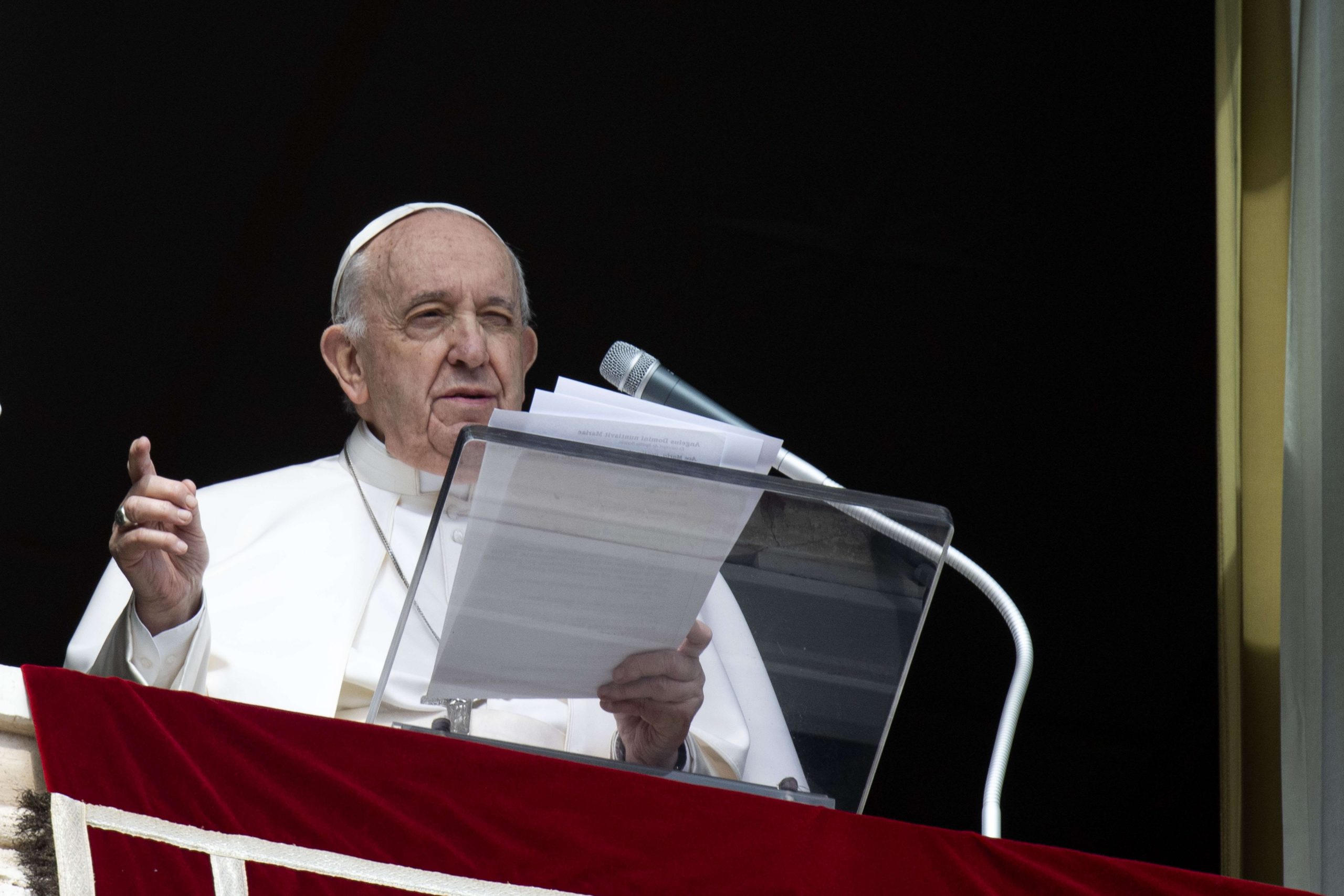 Il Papa: "Personale sanitario eroico nel tempo del Covid e tutti i giorni"