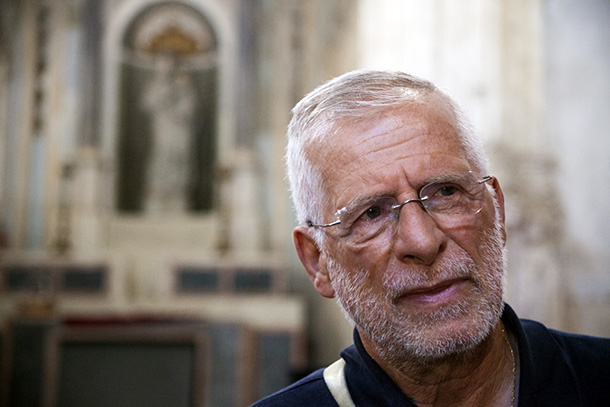 Don Scordato, il prete di strada che difende Achille Lauro: "Nessuna blasfemia, è un inno alla vita"