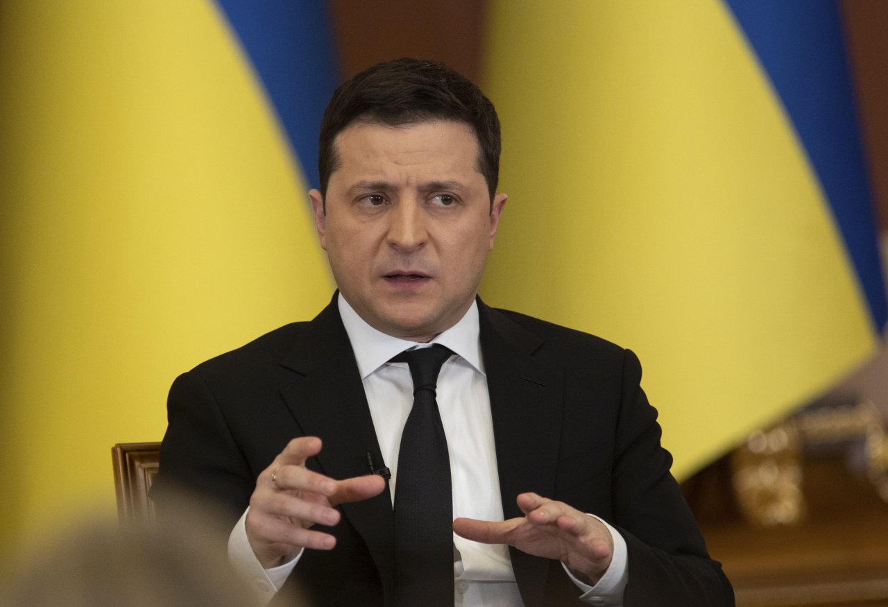 La propaganda di Putin: "Denazificheremo l'Ucraina", ma il presidente Zelensky è ebreo