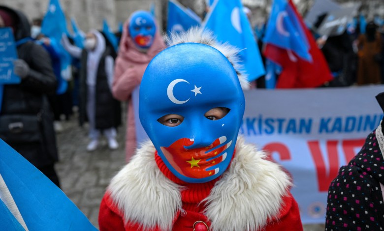 Olimpiadi di Pechino: sullo sfondo il 'carattere genocidario' delle violenze contro gli Uiguri