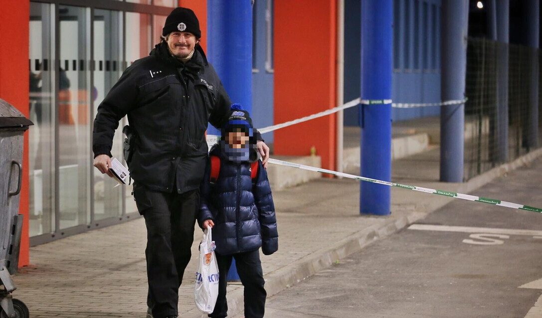 Ucraina, bambino di 11 anni scappa dalla guerra e raggiunge da solo in treno la Slovacchia