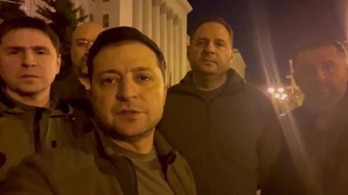 Ucraina, Zelensky avverte: "La Russia prepara un grande attacco nel Donbass"