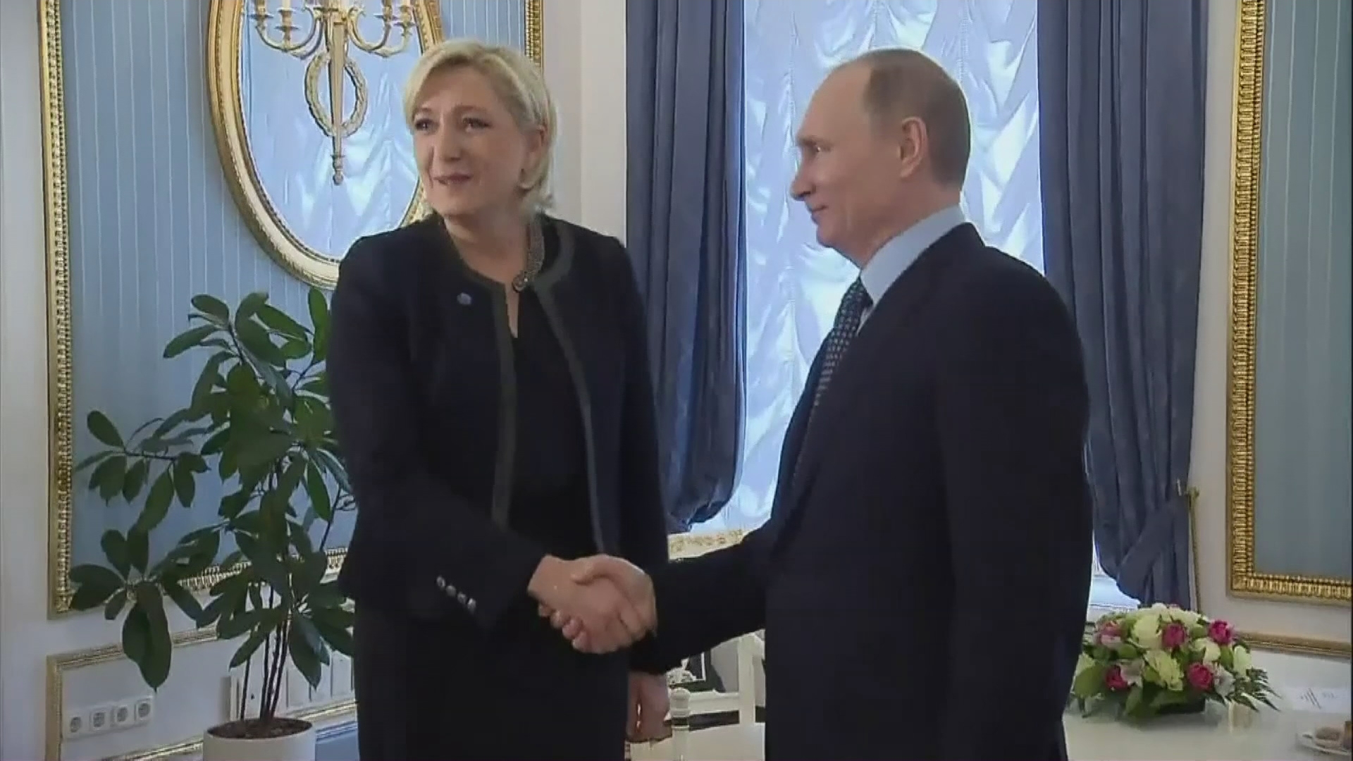 Marine Le Pen, la fan di Putin: "Navalny non è un personaggio frequentabile..."