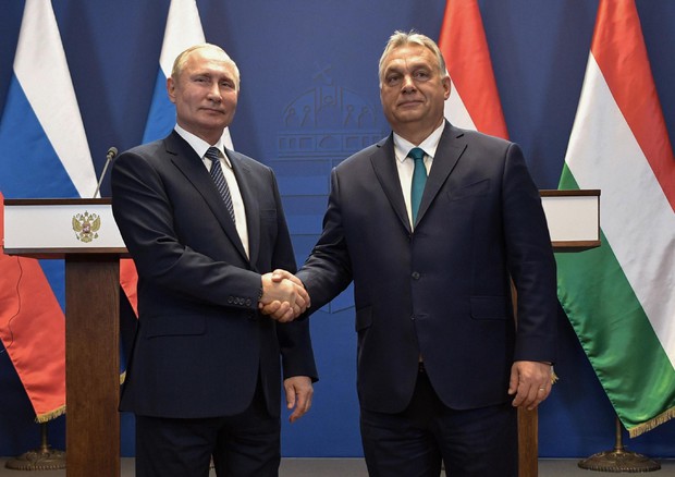 Ucraina, l'Ungheria di Orban vieta il trasferimento di armi a Kiev attraverso il suo territorio