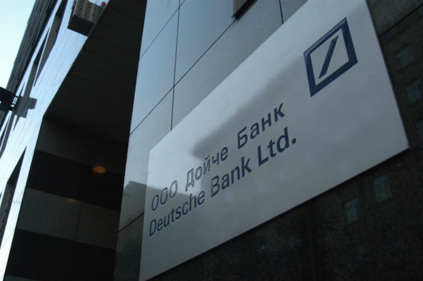 Ucraina, la Deutsche Bank non esce dalla Russia: "Non sarebbe la cosa giusta da fare per i nostri clienti"