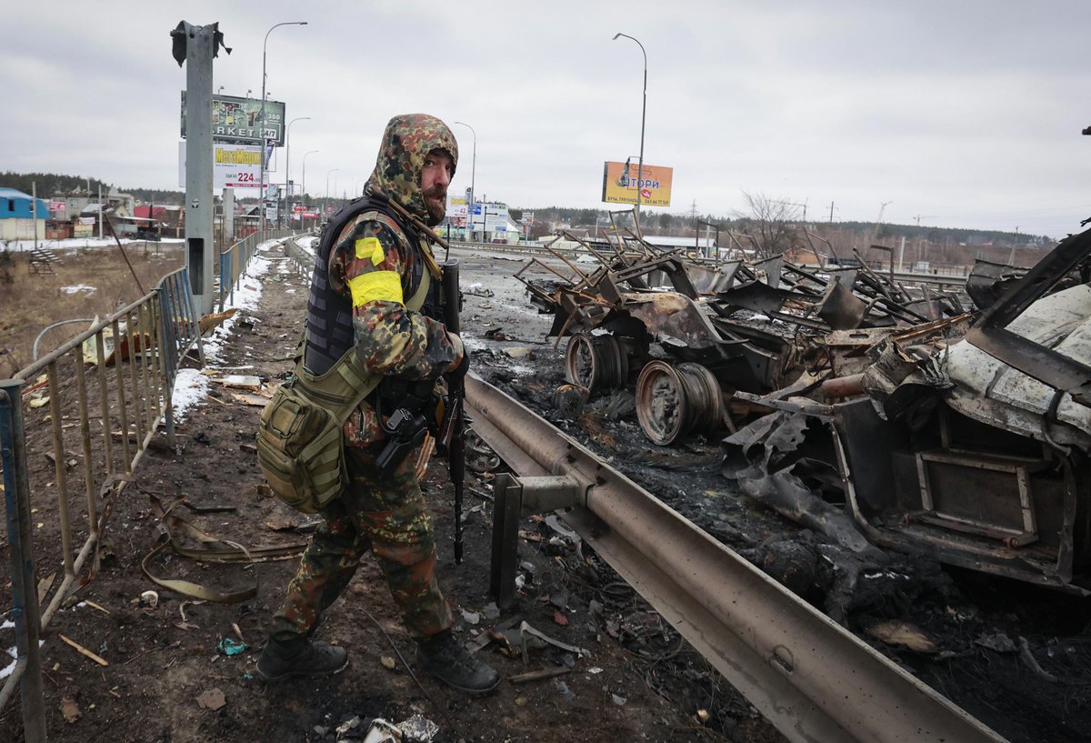 Bucha, Ucraina: la battaglia contro i russi che hanno attaccato la città alle porte di Kiev con i carrarmati